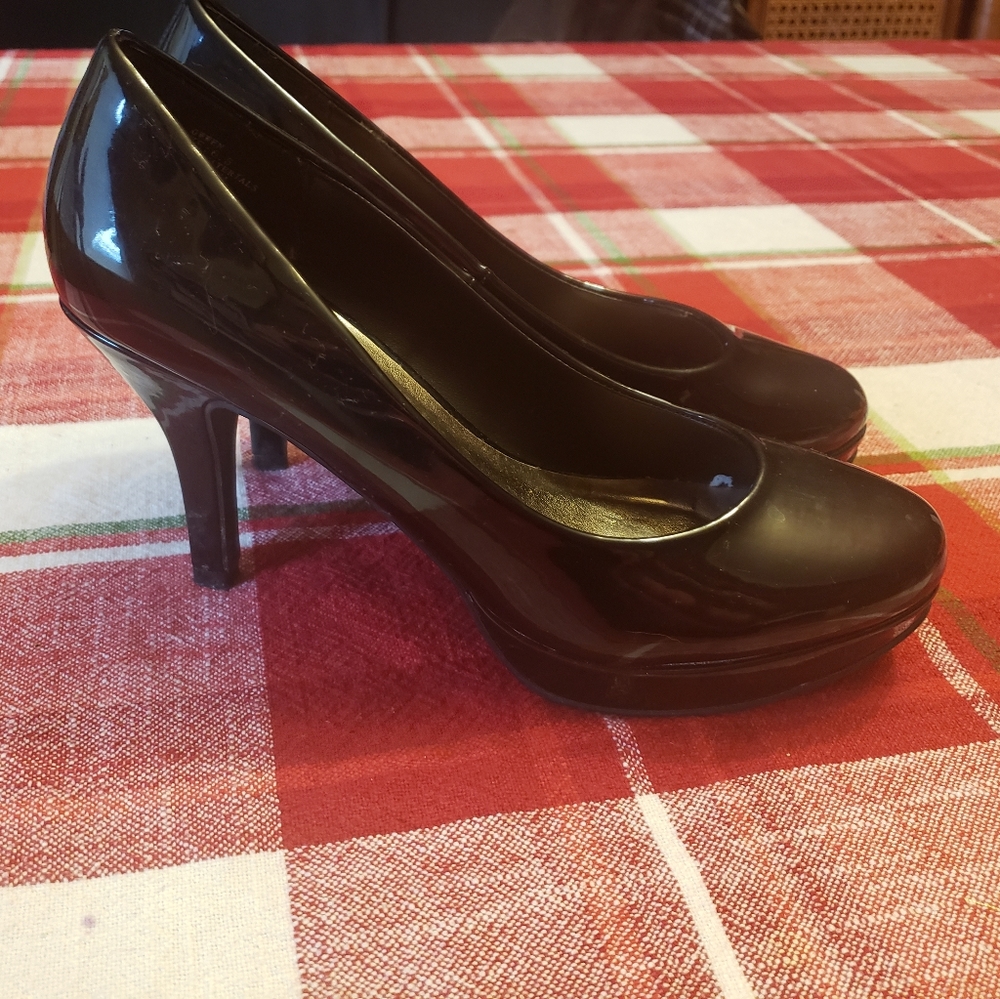 Madden Girl Black Heels Sz 6.5